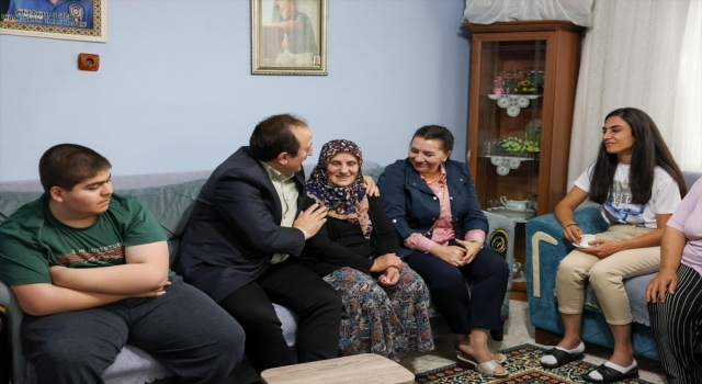 Mersin Valisi Ali Hamza Pehlivan, şehit anneleri ve depremzedeleri ziyaret etti
