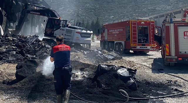 Burdur’da çocuk parkı malzemeleri üreten fabrikada çıkan yangın söndürüldü