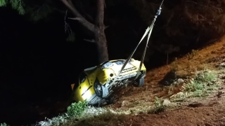 Alanya’da şarampole devrilen otomobilin sürücüsü yaralandı