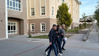 Burdur’da marketten gıda hırsızlığı yaptıkları gerekçesiyle 2 zanlı tutuklandı