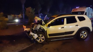 Adana’da pikapla çarpışan otomobilin sürücüsü ağır yaralandı