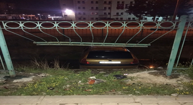 Adana’da sulama kanalına devrilen araçtaki 5 kişi yaralandı