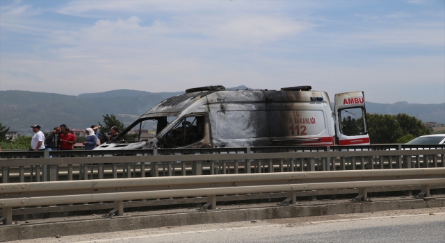 Hatay’da seyir halindeki ambulansta yangın çıktı