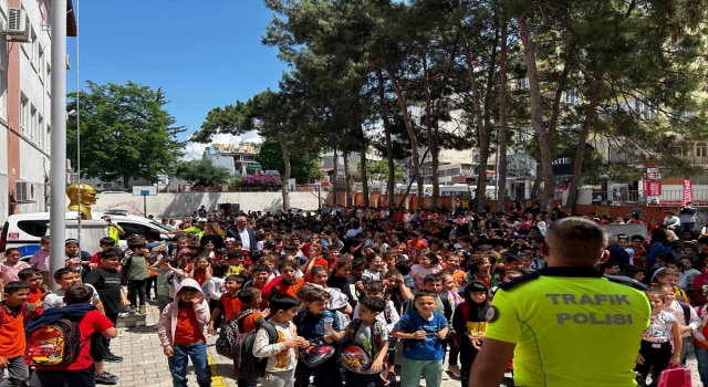 Samandağ’da ilkokul öğrencilerine trafik eğitimi verildi