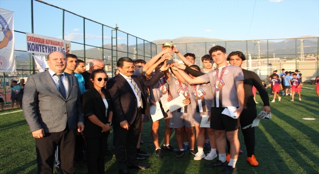 İskenderun’da depremzede çocuklar için düzenlenen futbol turnuvası tamamlandı