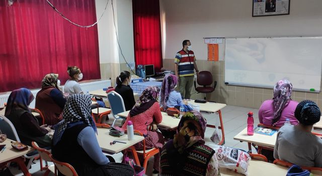 Anne ve anne adaylarına 'En iyi narkotik polisi anne' eğitimi