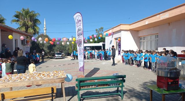 Gönüllü gençler, Subas’ta köy okulunu boyadı