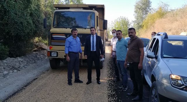 Kaymakam’dan asfaltlama çalışmasını inceledi