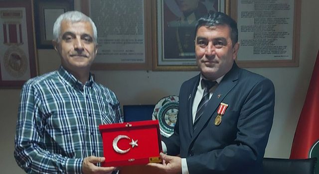 Tuğgeneral Kaya ve eşinden, Şehit Aileleri Derneğine ziyaret