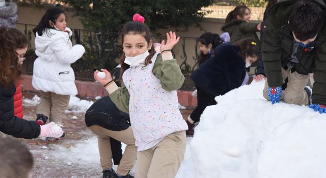 Osmaniye Salih Bahçeli İlkokulu’nda Kar Sevinci