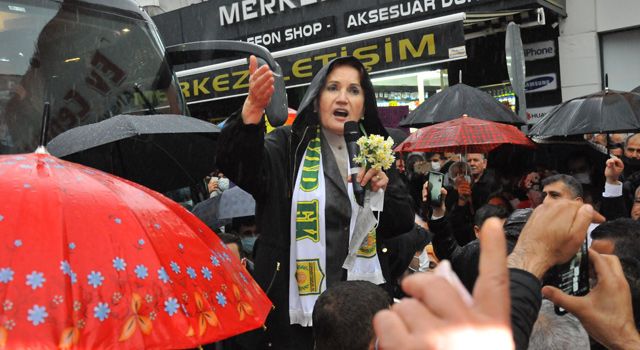 Osmaniye’de Meral Akşener sevgisine yağmur da engel olamadı