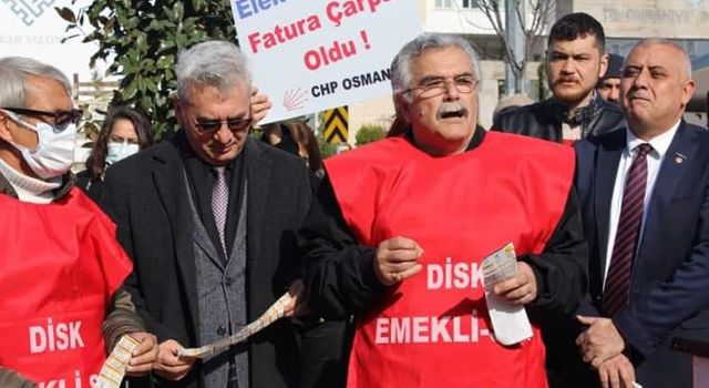 Elektrik zamları, faturalar yakılarak protesto edildi