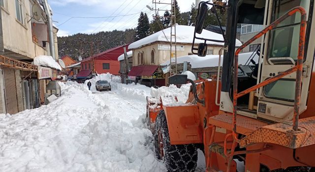 Kar nedeniyle kapanan Zorkun yolu açıldı