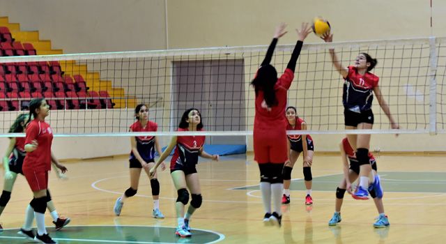 Okul sporları voleybol yarı final müsabakaları başladı