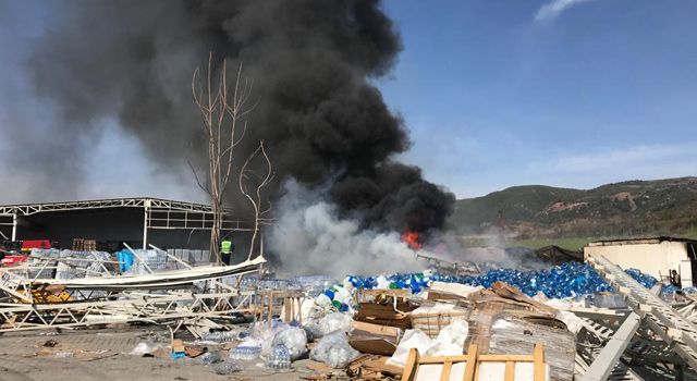 Bahçe İlçesi’nde su şişeleme fabrikasında yangın