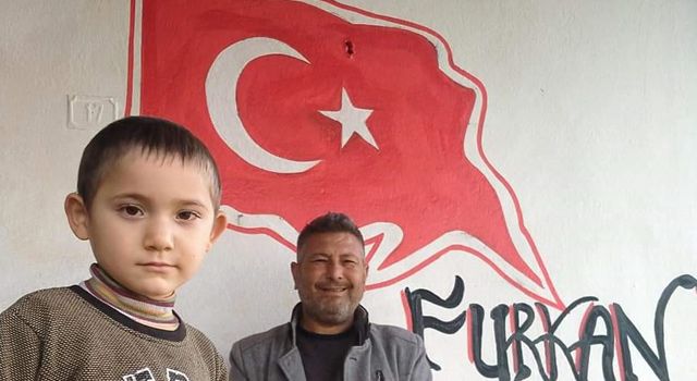 Muhtar başlattı usta hattat kolları sıvadı, ‘Her eve Türk bayrağı’