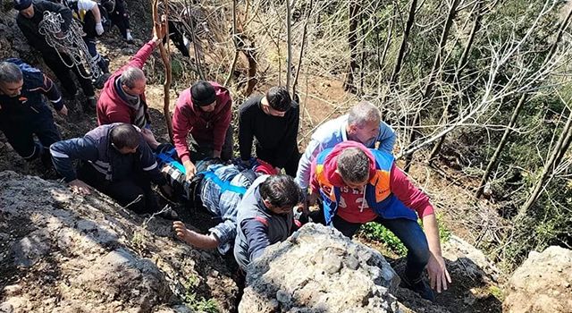 Osmaniye'de kayalıklardan düşen kişiyi AFAD kurtardı