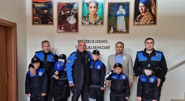 Polislerden özel öğrencilere ziyaret