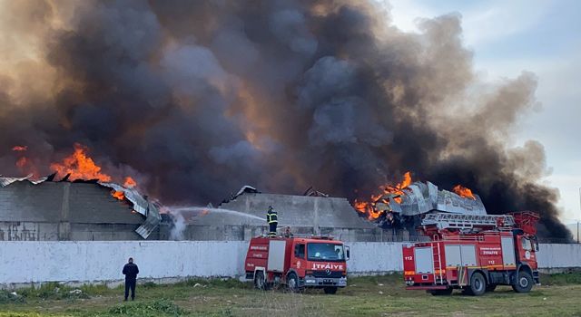 Toprakkale'de geri dönüşüm fabrikasında yangın