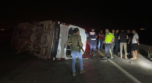 Geziden dönem öğrencilerin aracı, Tır’la çarpıştı