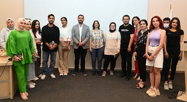 OKÜ’de “Bir romanın çeviri serüveni” konferansı düzenlendi