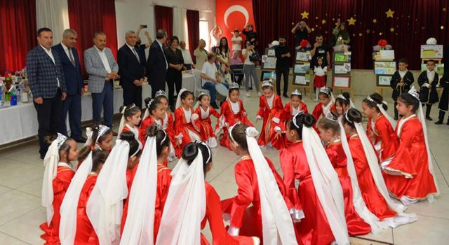 Yedi Ocak İlkokulu öğrencileri, kitaplardan çizgileri aktardı