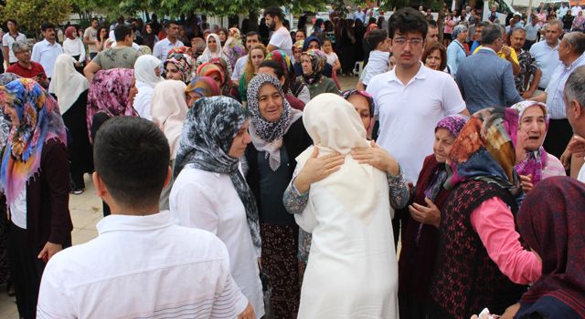 Hacı adayları, Atatürk ve Demokrasi Meydanı’ndan uğurlandı