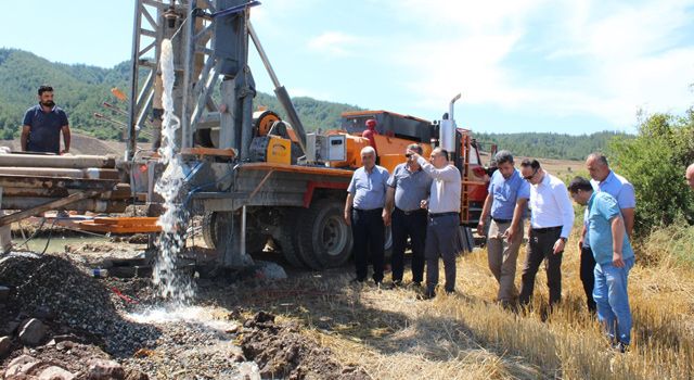 Kaymakam İlhan, sondaj kuyusunda incelemede bulundu