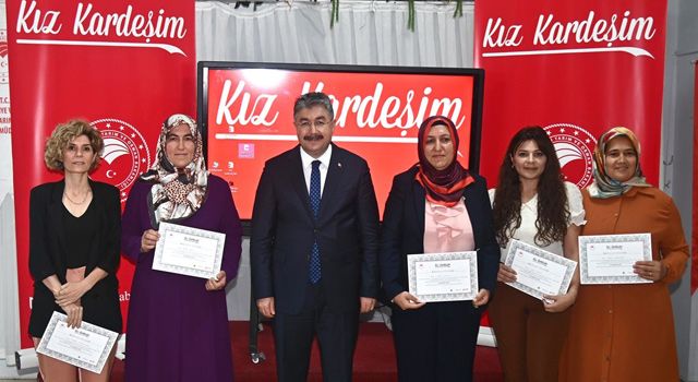 Proje kapsamında eğitime katılanlara belgeleri verildi