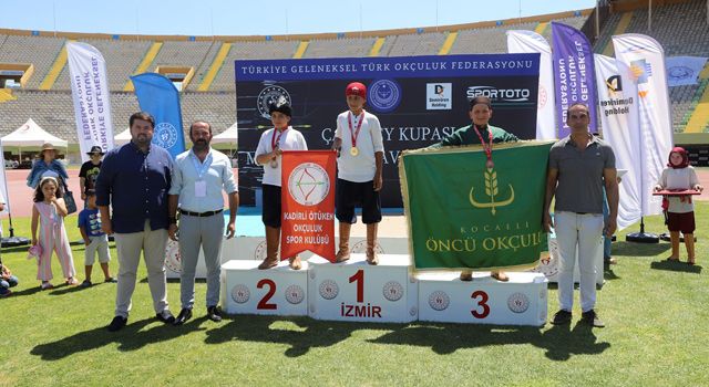 Minik sporcularımız İzmir’den derecelerle döndü