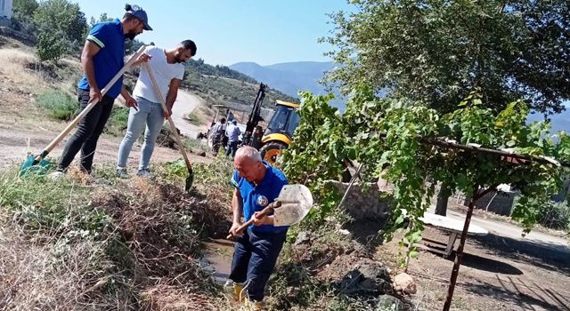 Başkan Kaynar kanal temizliği yaptı