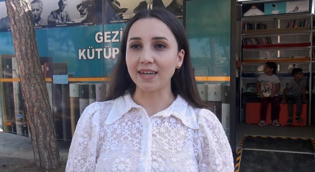 Gezici kütüphane, köy okulunda öğrencilerle buluştu