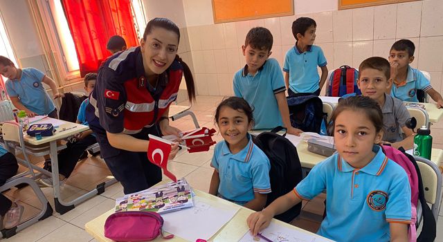 Okullarda, Jandarmayı sevdirme ve tanıtma etkinliği