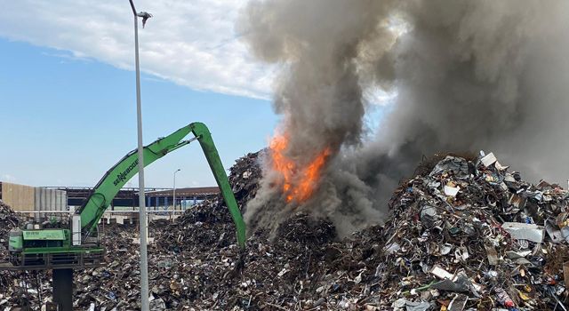 Toprakkale’de, hurda geri dönüşüm fabrikasında yangın