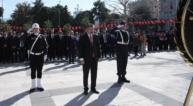 Cumhuriyetin 99. Yıl dönümü kutlamaları çelenk sunumuyla başladı