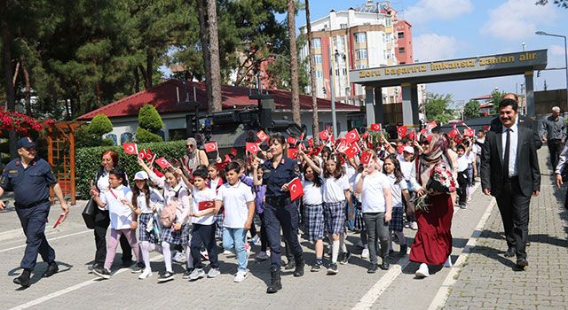 Jandarma ekibi, Trafik Haftası’nda etkinlikler düzenledi