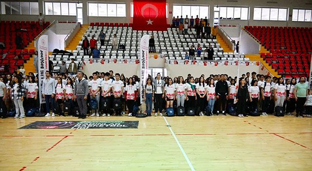 Osmaniye’de spor kulüplerine yardımlar yapıldı
