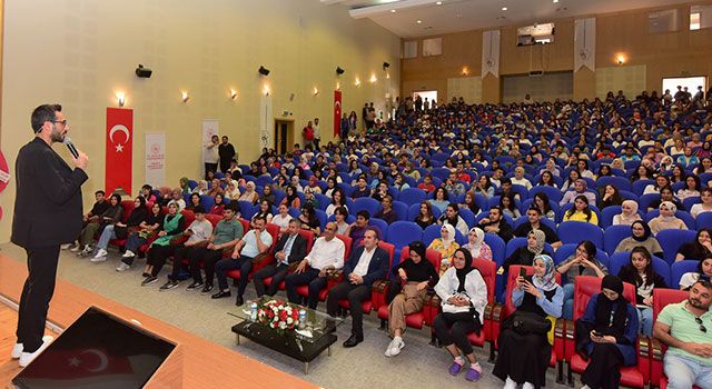 Sınav öncesi gençlere motivasyon semineri