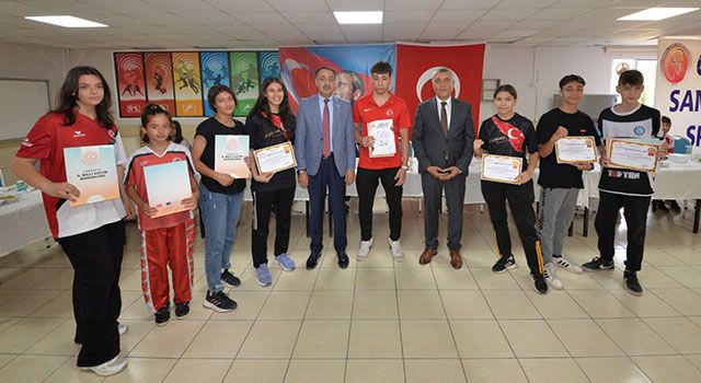 Osmaniye'de Başarılı sporculara ödül verildi