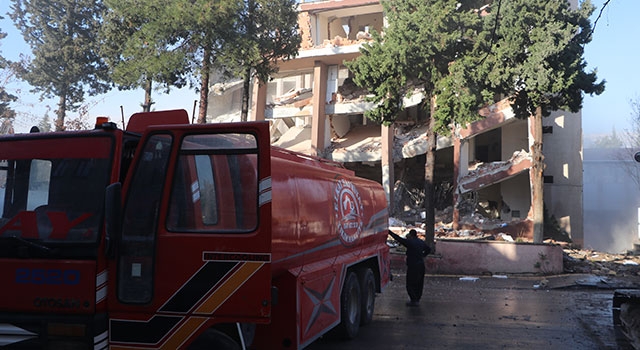 Kahramanmaraş’ta ağır hasarlı binaların yıkımı sürüyor