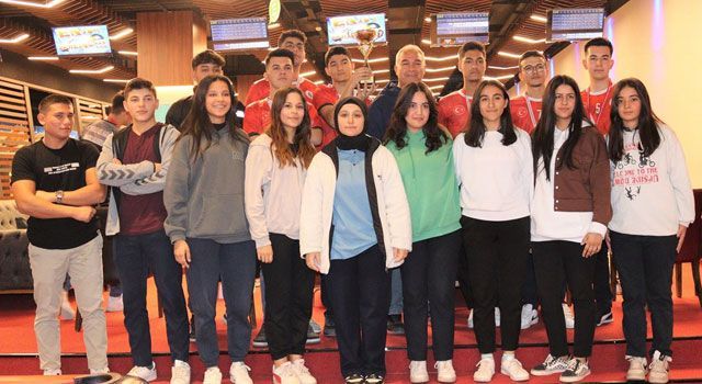 Lise Öğrencileri, Bowling Turnuvasında Yarıştı