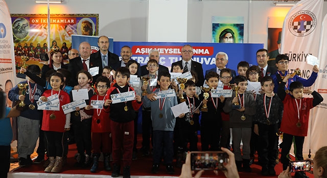 Antalya’da Aşık Veysel’i Anma Satranç Turnuvası düzenlendi