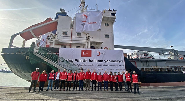 Gazze’ye insani yardım malzemesi taşıyan üçüncü gemi Mersin’den uğurlandı