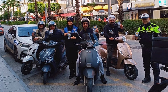 Antalya’da motosiklet sürücülerine kask kullanımının önemi anlatıldı