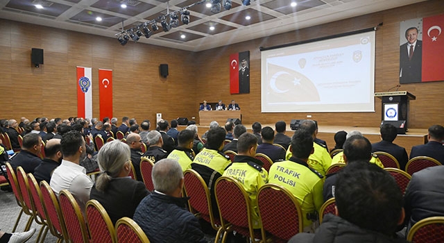 Antalya’da otobüslerde emniyet kemeri kullanımına yönelik bilgilendirme toplantısı yapıldı