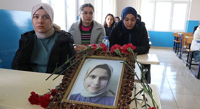 ”Asrın felaketi”nde hayatını kaybeden öğrenciler liselerinde anıldı