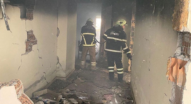 Hatay’da metruk binada çıkan yangın söndürüldü