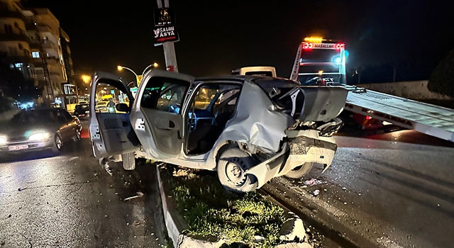 Hatay’daki iki otomobilin çarpışması sonucu 4 kişi yaralandı