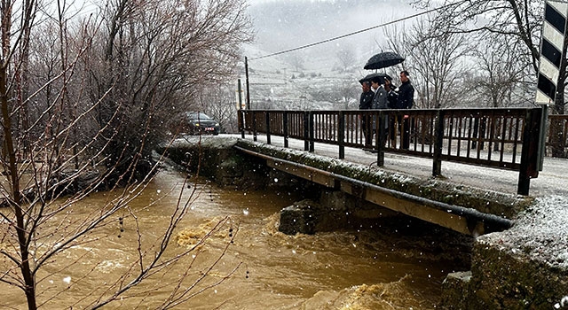 Isparta’da sağanak hayatı olumsuz etkiledi