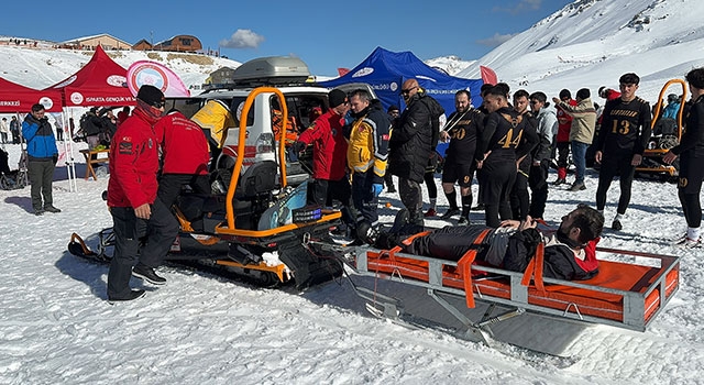 Isparta’daki kayak merkezinde kayalıkta mahsur kalan doktoru JAK kurtardı